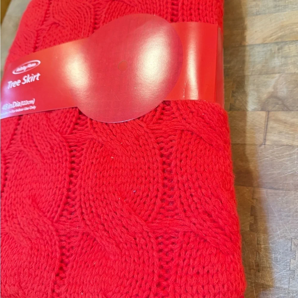 Holiday Home Red Cable Knit Tree Skirt Christmas Skirt  Universal Fit Brand New